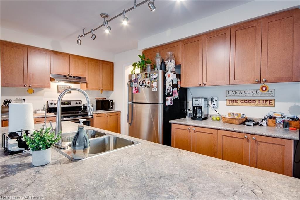 18 Blue Oak Street, Kitchener, ON, N2K 0K3 - 18