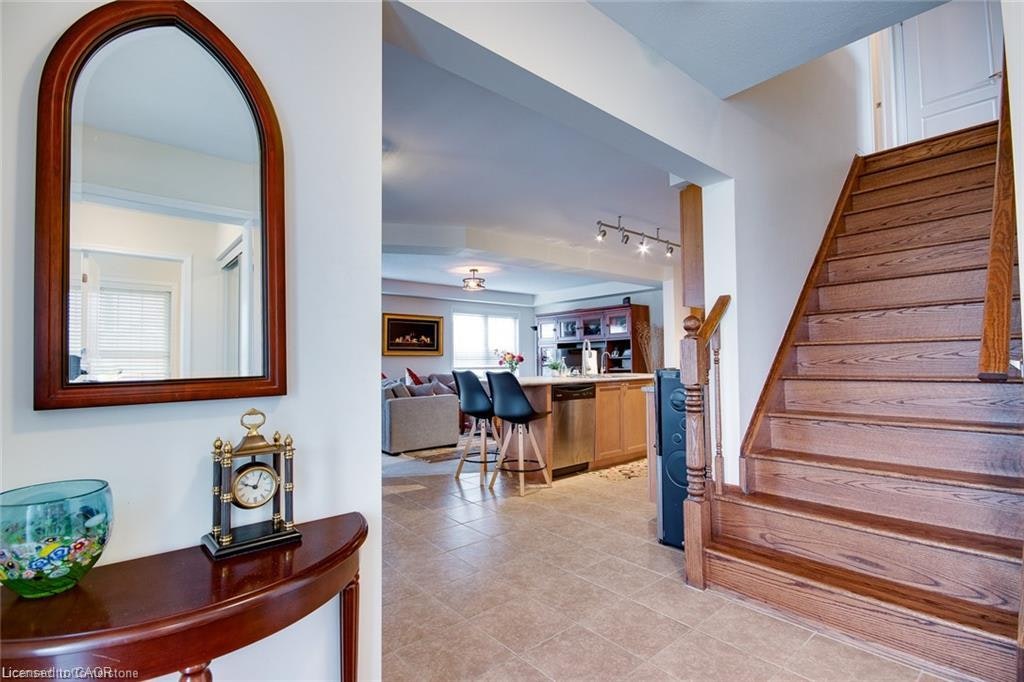18 Blue Oak Street, Kitchener, ON, N2K 0K3 - 6
