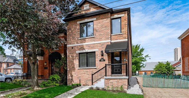 2A-36 Grant Avenue, Hamilton, ON, L8N 2X5