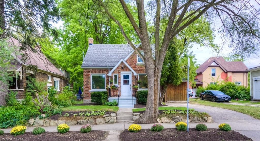 4 Dunbar Road N, Waterloo, ON, N2L 2C7