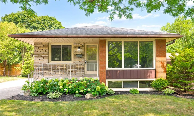 6 Robroy Court