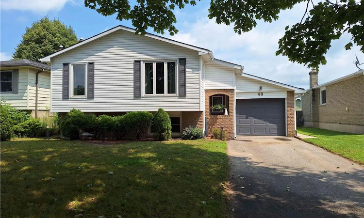 48 Crestlynn Crescent