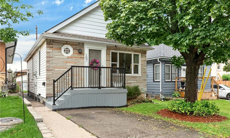107 Reid Avenue N