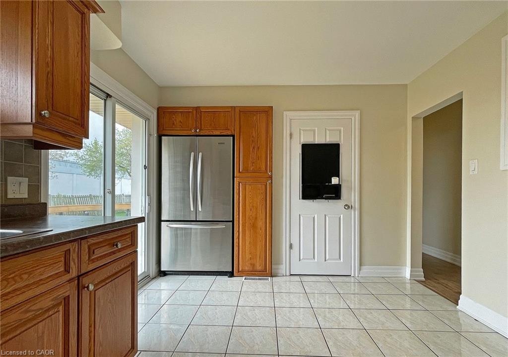 UPPER-6 Myrtle Avenue, St. Catharines, ON, L2M 5W1 - 9