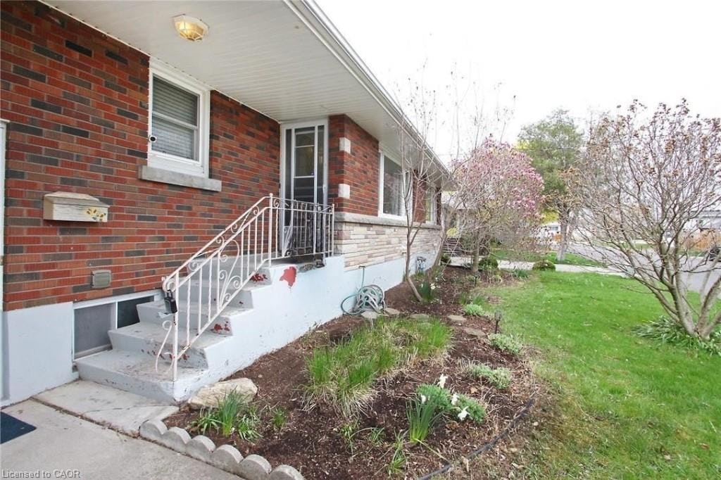 UPPER-6 Myrtle Avenue, St. Catharines, ON, L2M 5W1 - 2