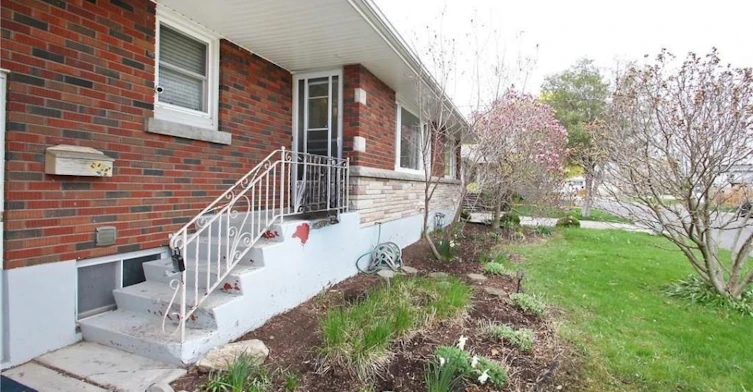UPPER-6 Myrtle Avenue, St. Catharines, ON, L2M 5W1 - 2