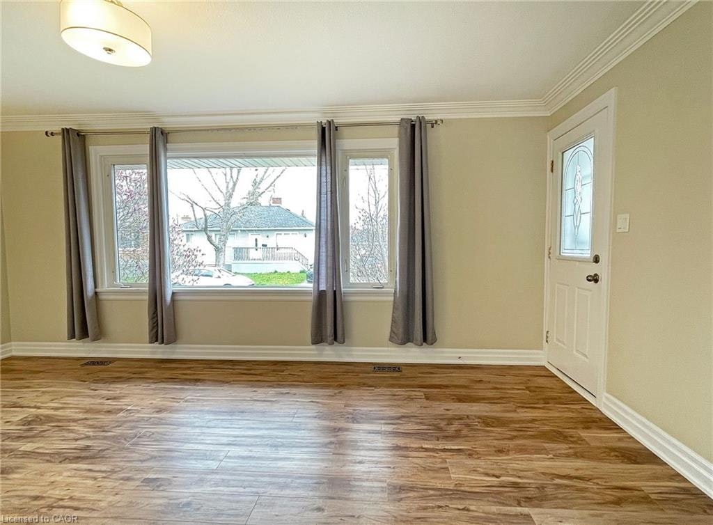 UPPER-6 Myrtle Avenue, St. Catharines, ON, L2M 5W1 - 5