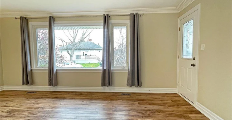 UPPER-6 Myrtle Avenue, St. Catharines, ON, L2M 5W1 - 5