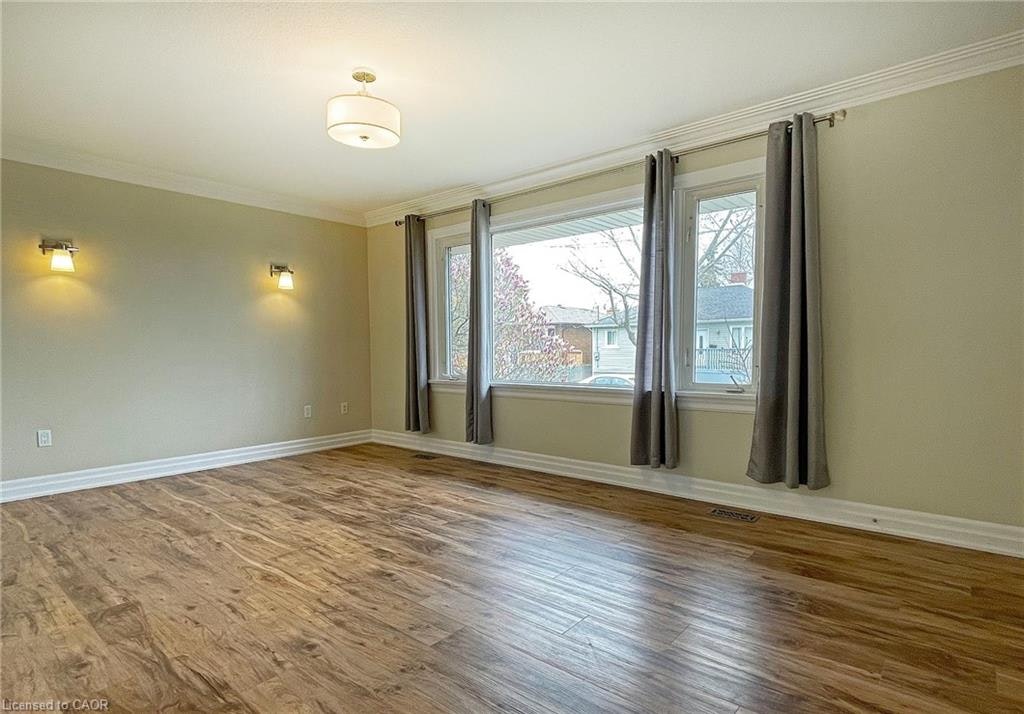 UPPER-6 Myrtle Avenue, St. Catharines, ON, L2M 5W1 - 4