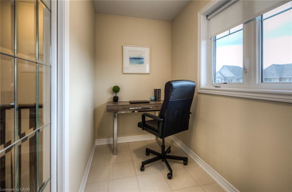 102 Coopershawk Street, Kitchener, ON, N2K 4J8 - 14