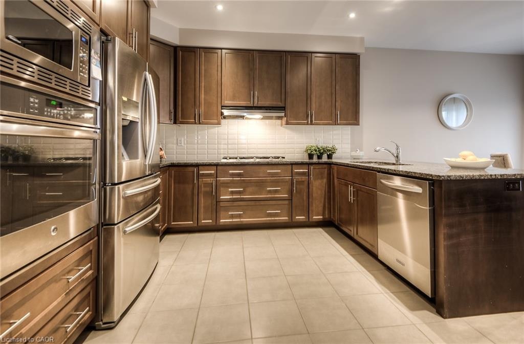 102 Coopershawk Street, Kitchener, ON, N2K 4J8 - 6