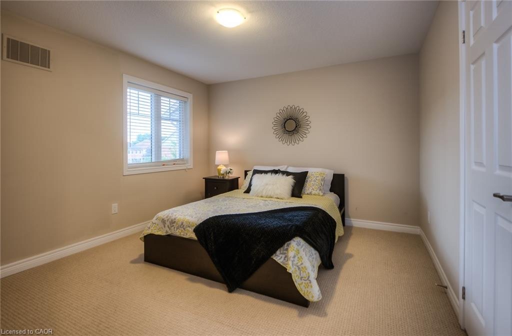 102 Coopershawk Street, Kitchener, ON, N2K 4J8 - 11