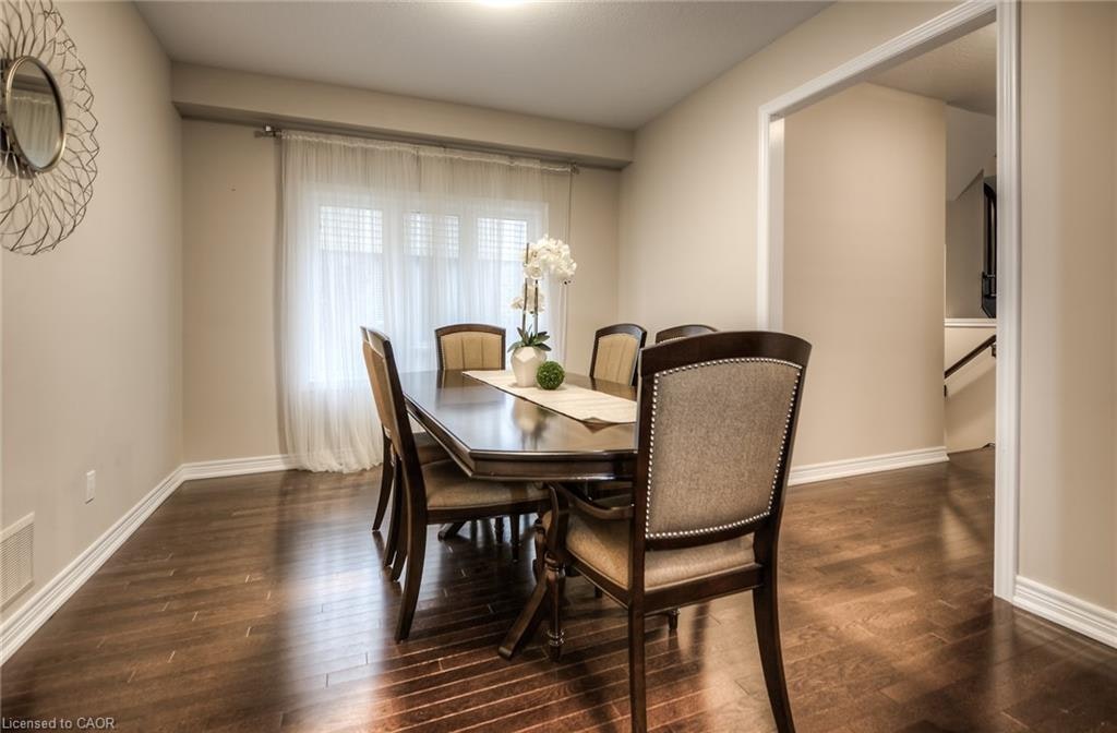 102 Coopershawk Street, Kitchener, ON, N2K 4J8 - 4