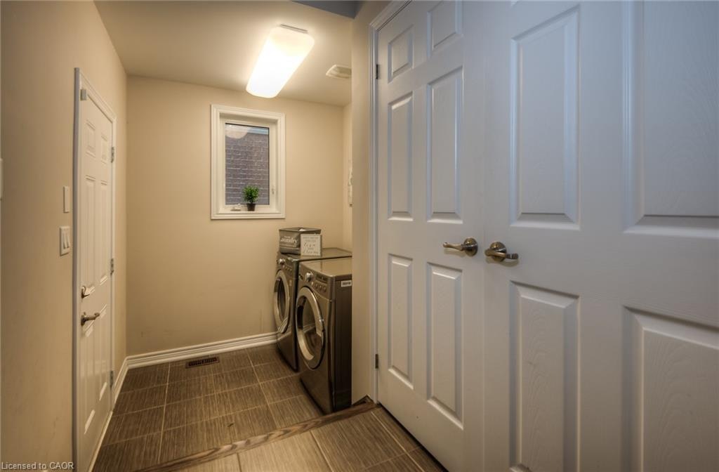 102 Coopershawk Street, Kitchener, ON, N2K 4J8 - 7
