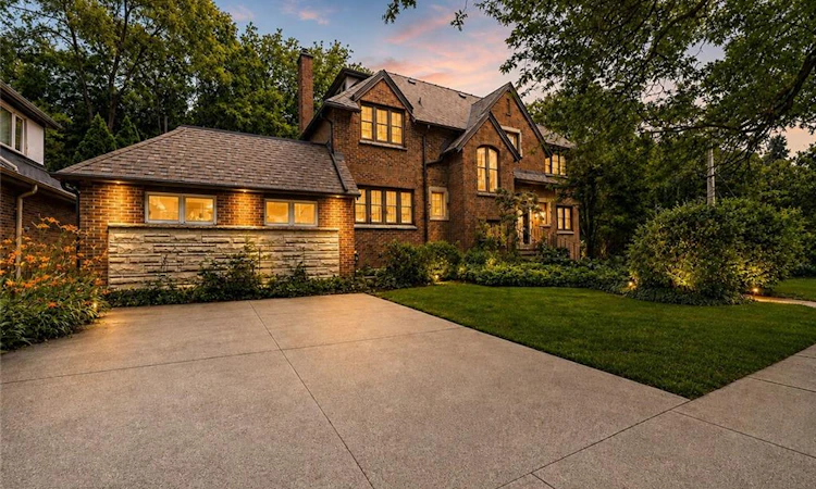 4 Forsyth Avenue N