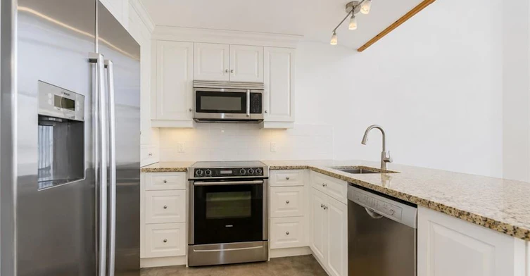 305-5 Father David Bauer Drive, Waterloo, ON, N2L 6M2 - 11