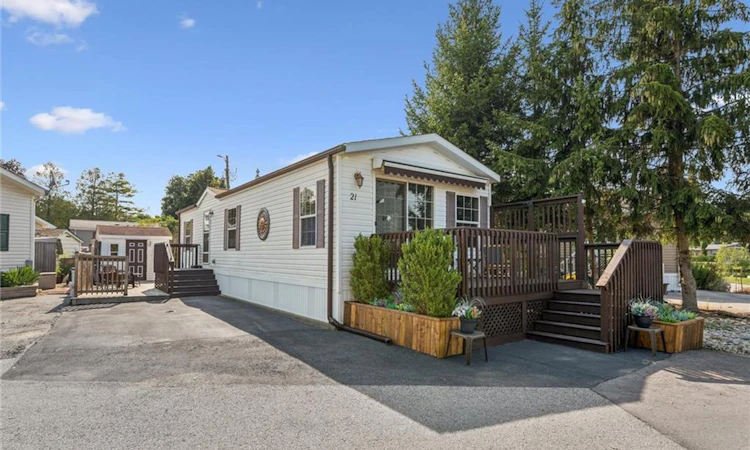 21 Trillium Beach Dr Drive