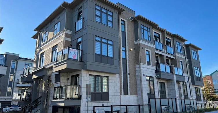 32-10 Halliford Place, Brampton, ON, L6P 4R1
