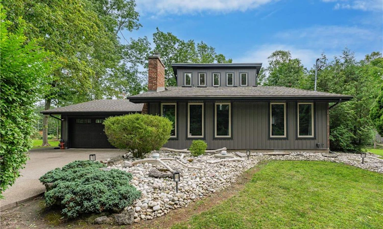 4905 Mapleview Crescent