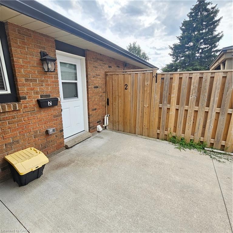 2-52 Selkirk Court, Kitchener, ON, N2E 1M3 - 3