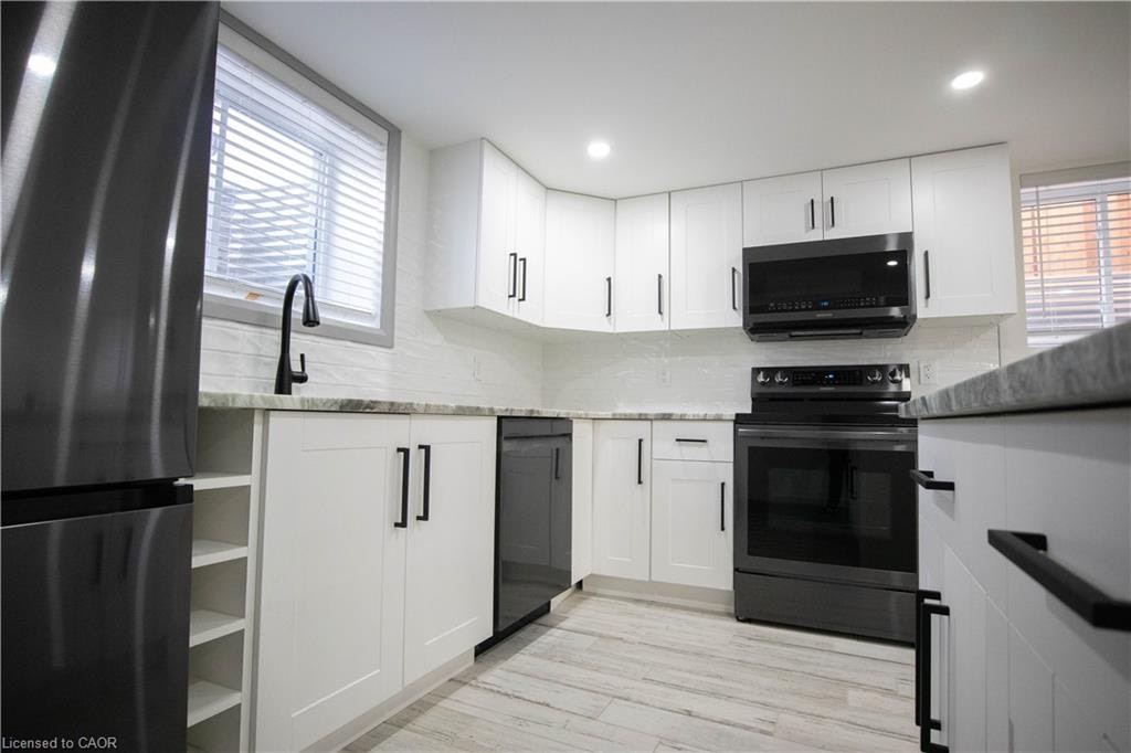 2-52 Selkirk Court, Kitchener, ON, N2E 1M3 - 7