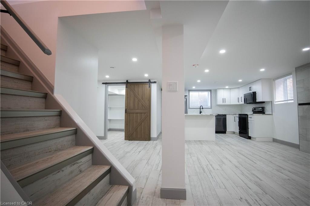 2-52 Selkirk Court, Kitchener, ON, N2E 1M3 - 12