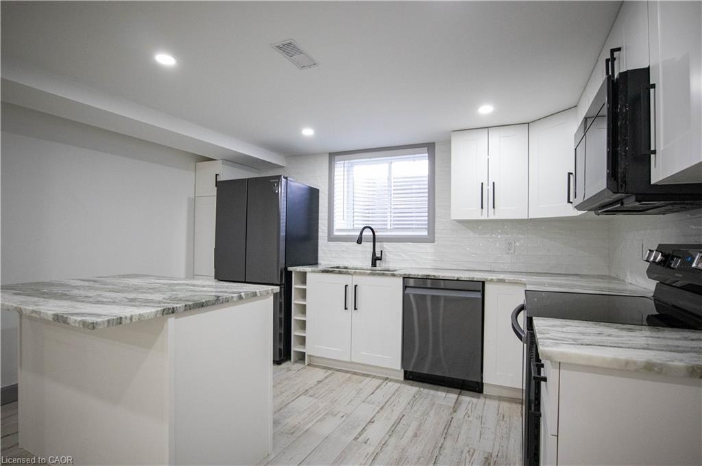 2-52 Selkirk Court, Kitchener, ON, N2E 1M3 - 4