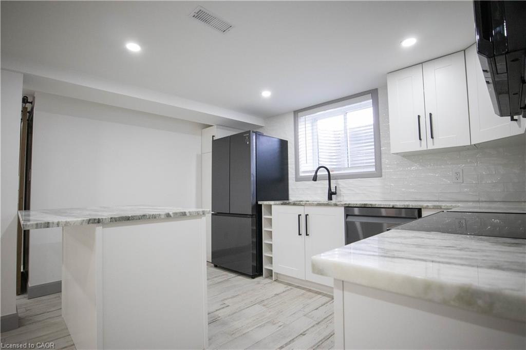2-52 Selkirk Court, Kitchener, ON, N2E 1M3 - 9