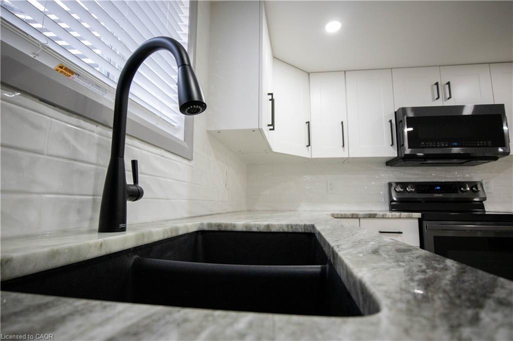 2-52 Selkirk Court, Kitchener, ON, N2E 1M3 - 6