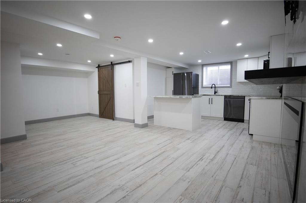 2-52 Selkirk Court, Kitchener, ON, N2E 1M3 - 8