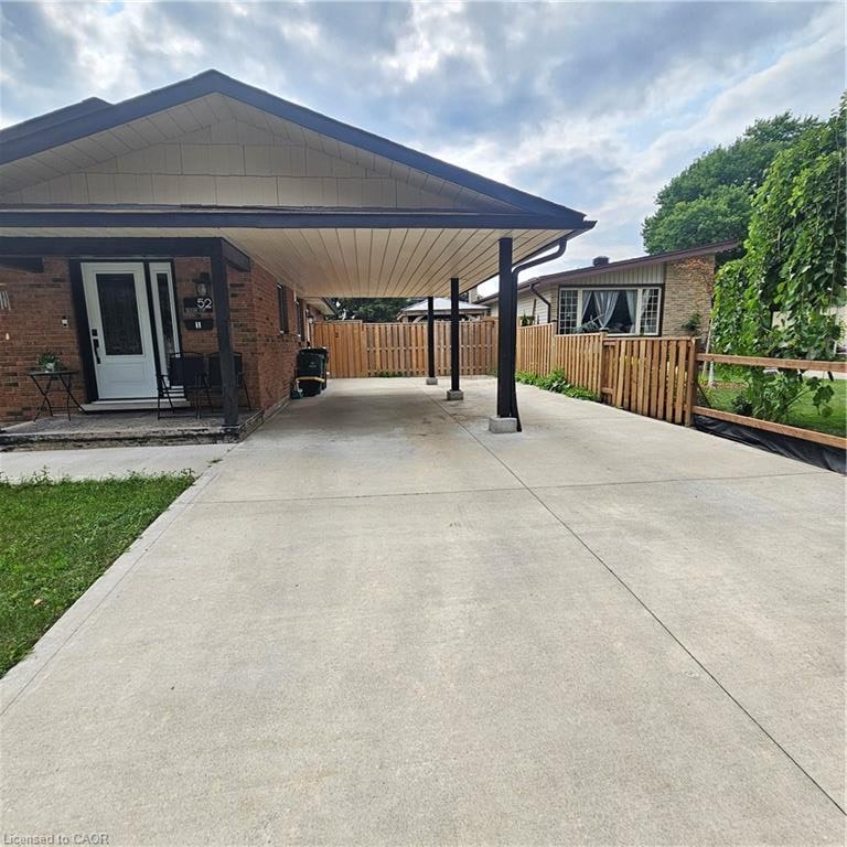 2-52 Selkirk Court, Kitchener, ON, N2E 1M3