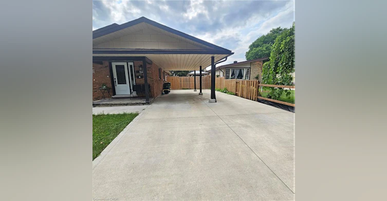 2-52 Selkirk Court, Kitchener, ON, N2E 1M3