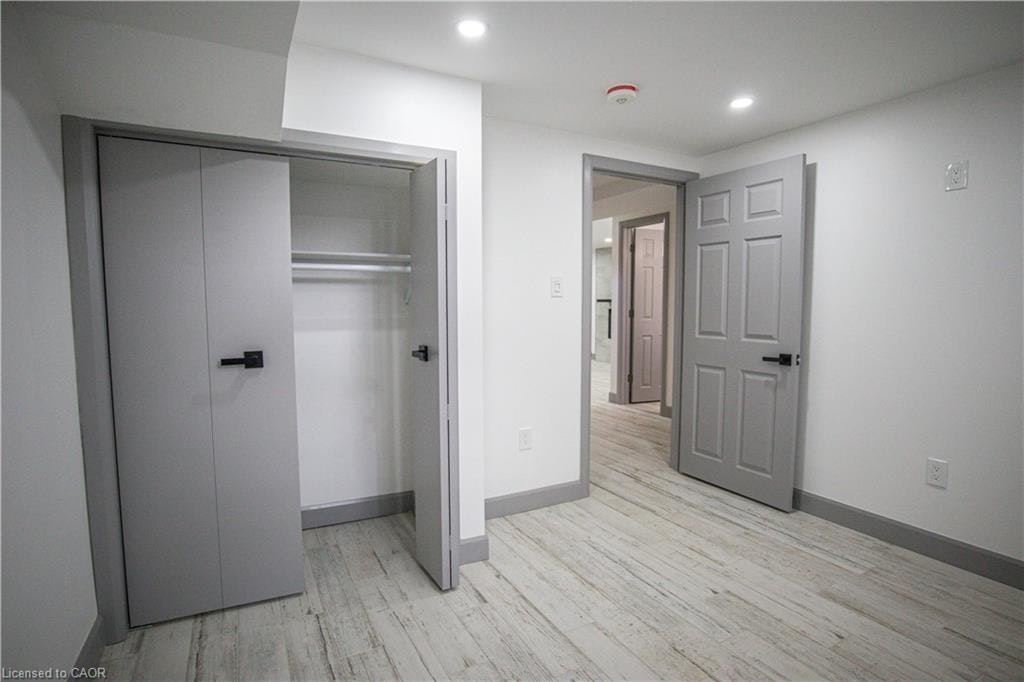 2-52 Selkirk Court, Kitchener, ON, N2E 1M3 - 16