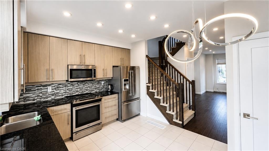 83-1169 Garner Road E, Hamilton, ON, L9G 0G8 - 12