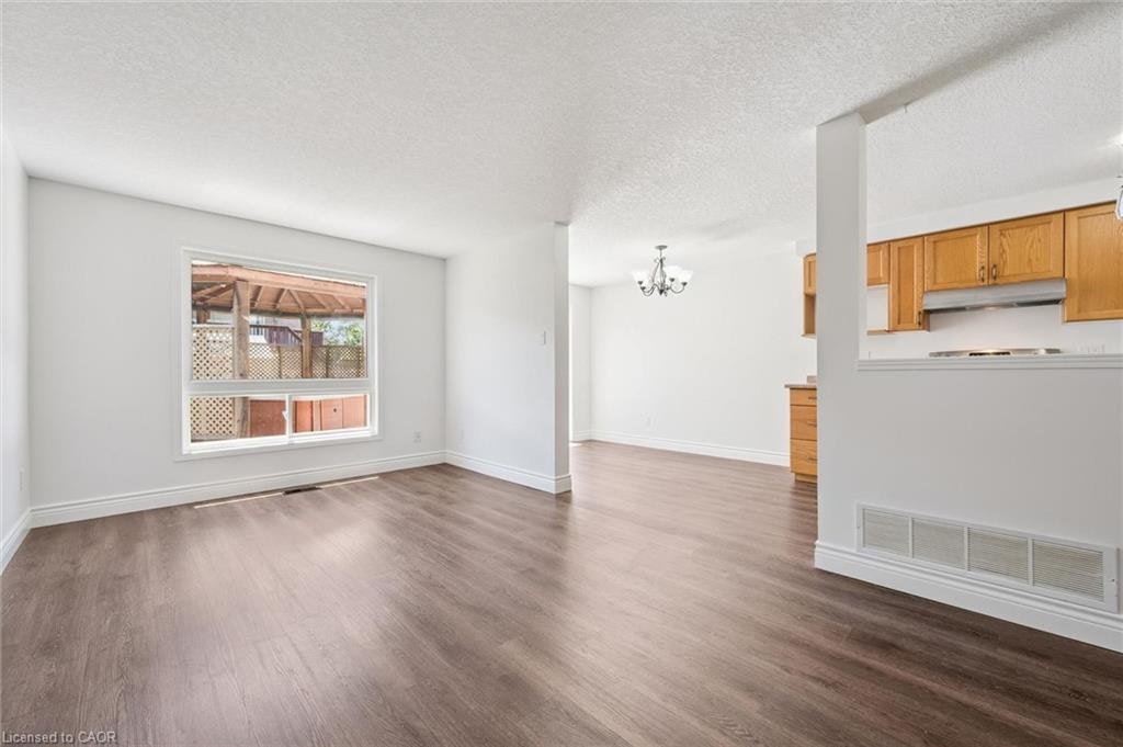 71 Peach Blossom Crescent, Kitchener, ON, N2E 3Z7 - 7