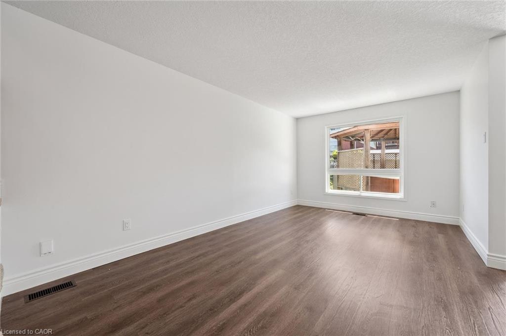 71 Peach Blossom Crescent, Kitchener, ON, N2E 3Z7 - 6