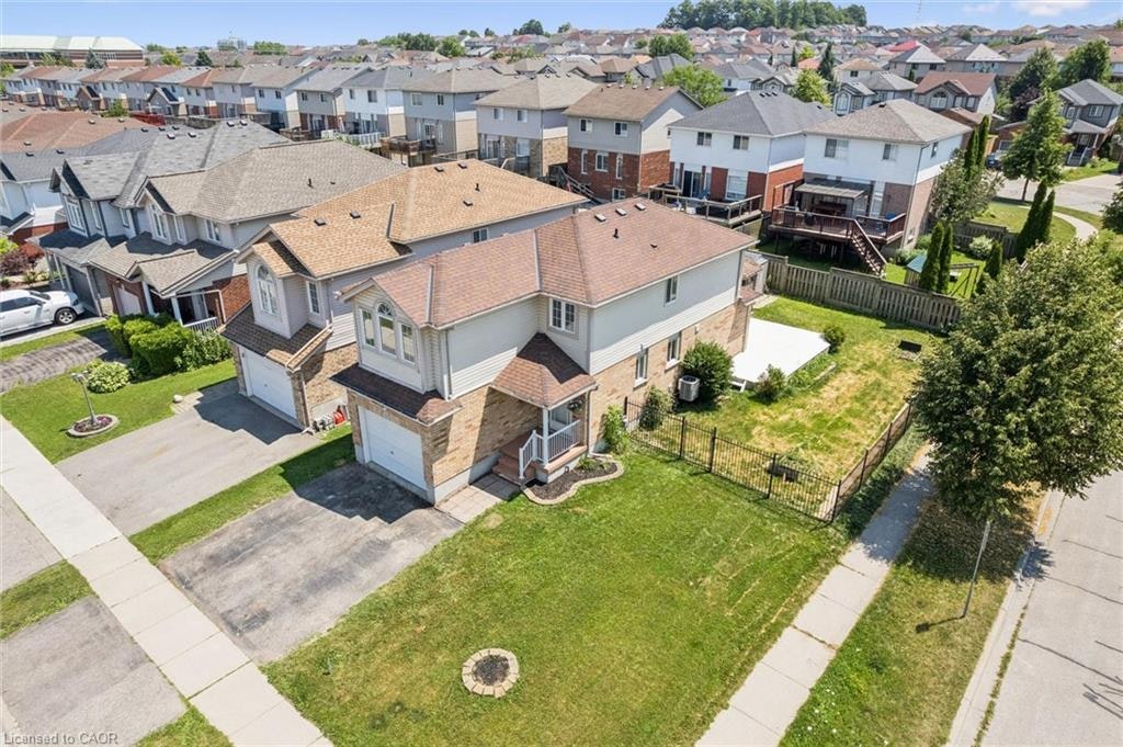 71 Peach Blossom Crescent, Kitchener, ON, N2E 3Z7 - 3