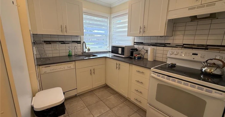 7 Greenwood Street, Hamilton, ON, L8T 3N2 - 8