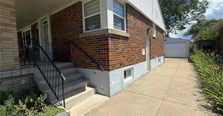7 Greenwood Street, Hamilton, ON, L8T 3N2 - 3