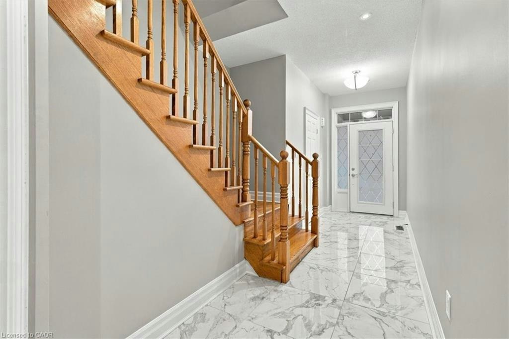 2328 Whistling Springs Crescent, Oakville, ON, L6M 0C3 - 4