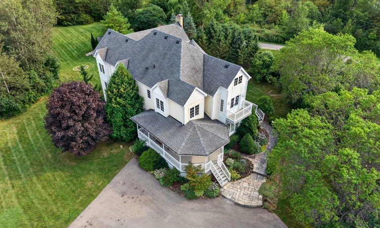 110 Concession 11 Road E