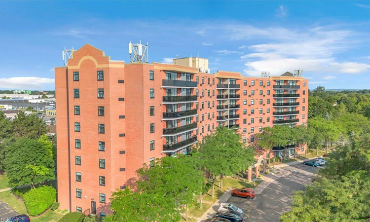 815-9 Bonheur Court