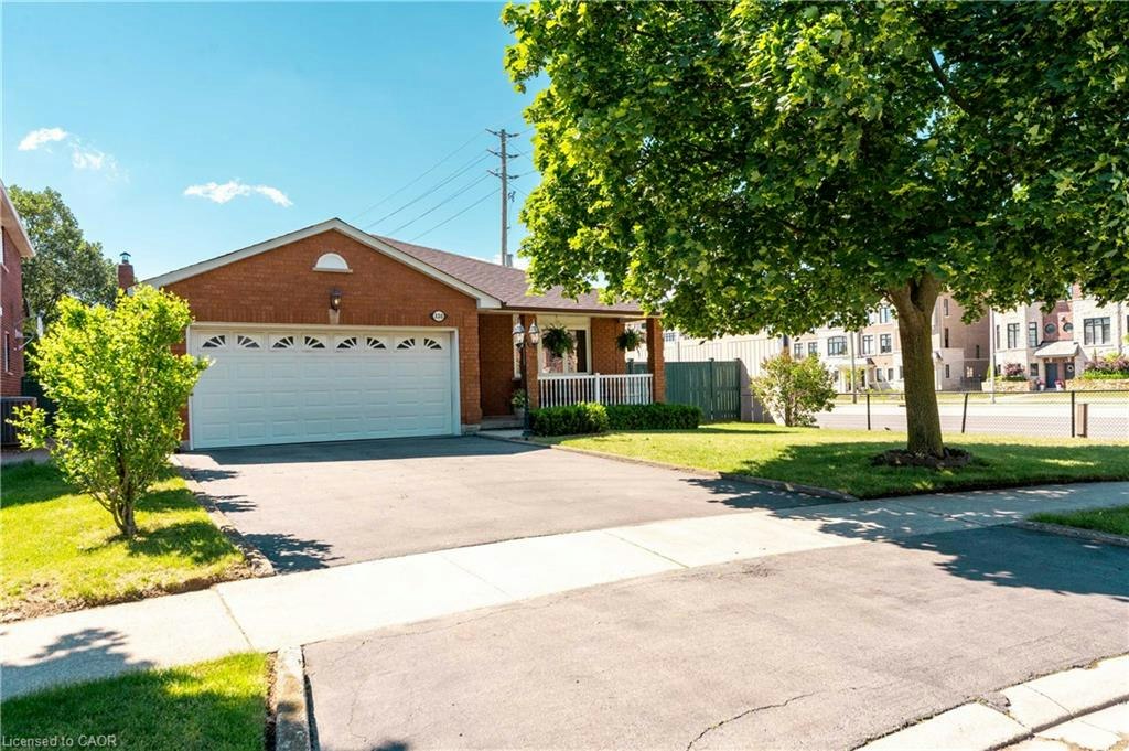 330 Hickory Circle, Oakville, ON, L6H 4T5
