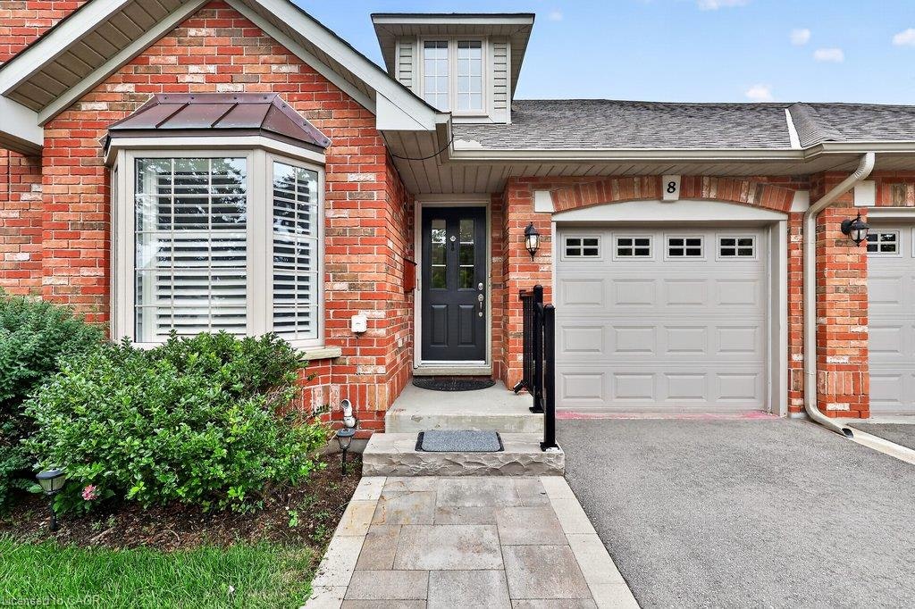 8-767 Maple Avenue, Burlington, ON, L7S 2K1