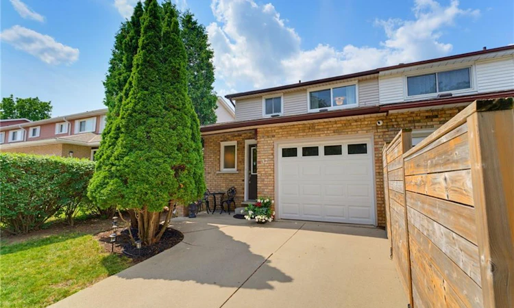 32 Silvervine Drive