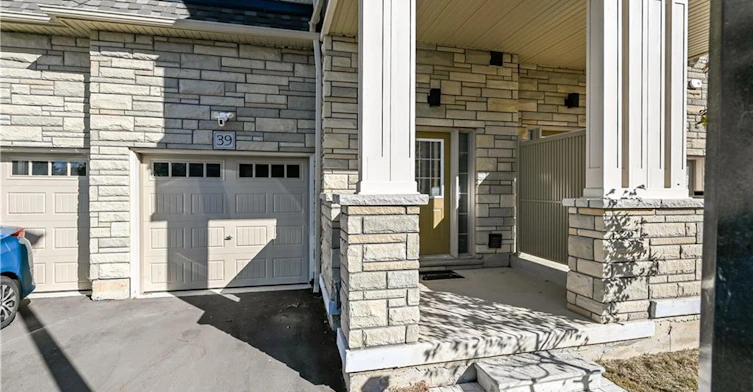 39-305 Garner Road W, Hamilton, ON, L9G 5E6 - 5