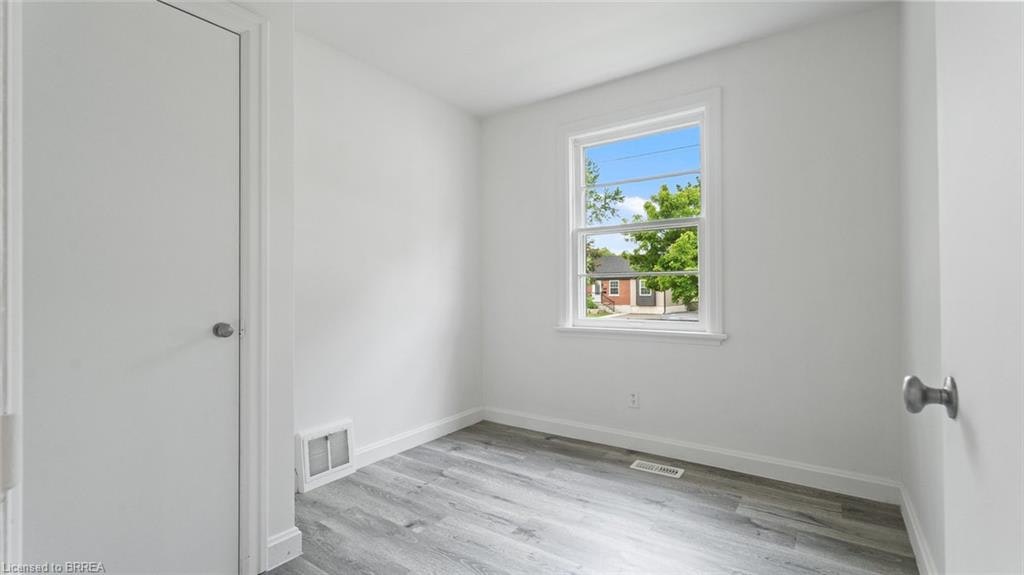 848 Colborne Street E, Brantford, ON, N3S 3S9 - 12