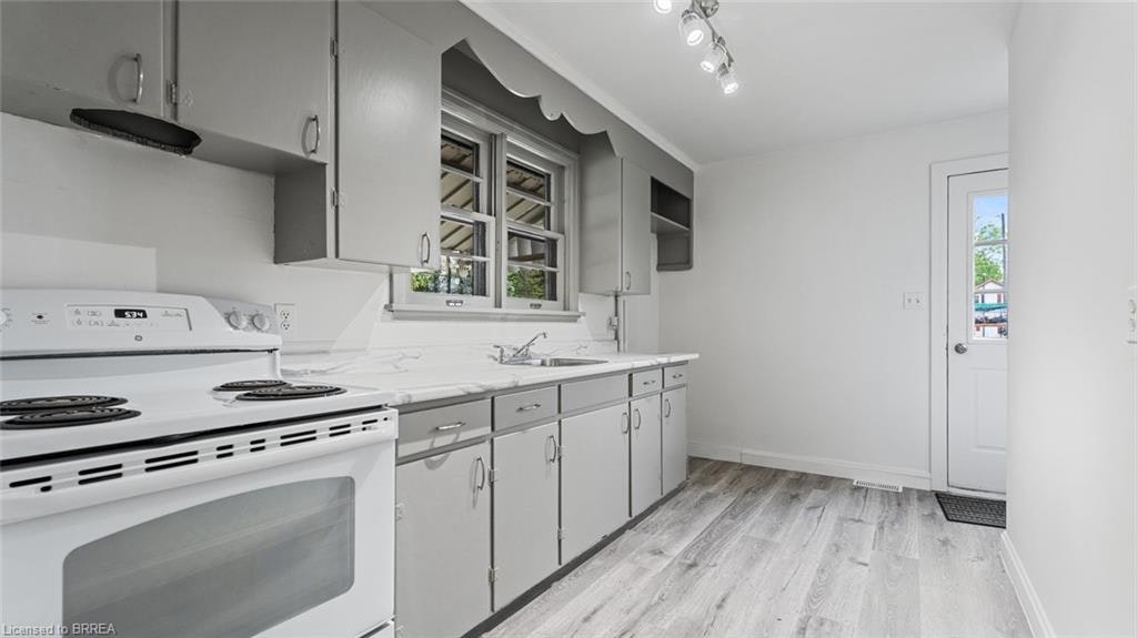 848 Colborne Street E, Brantford, ON, N3S 3S9 - 6