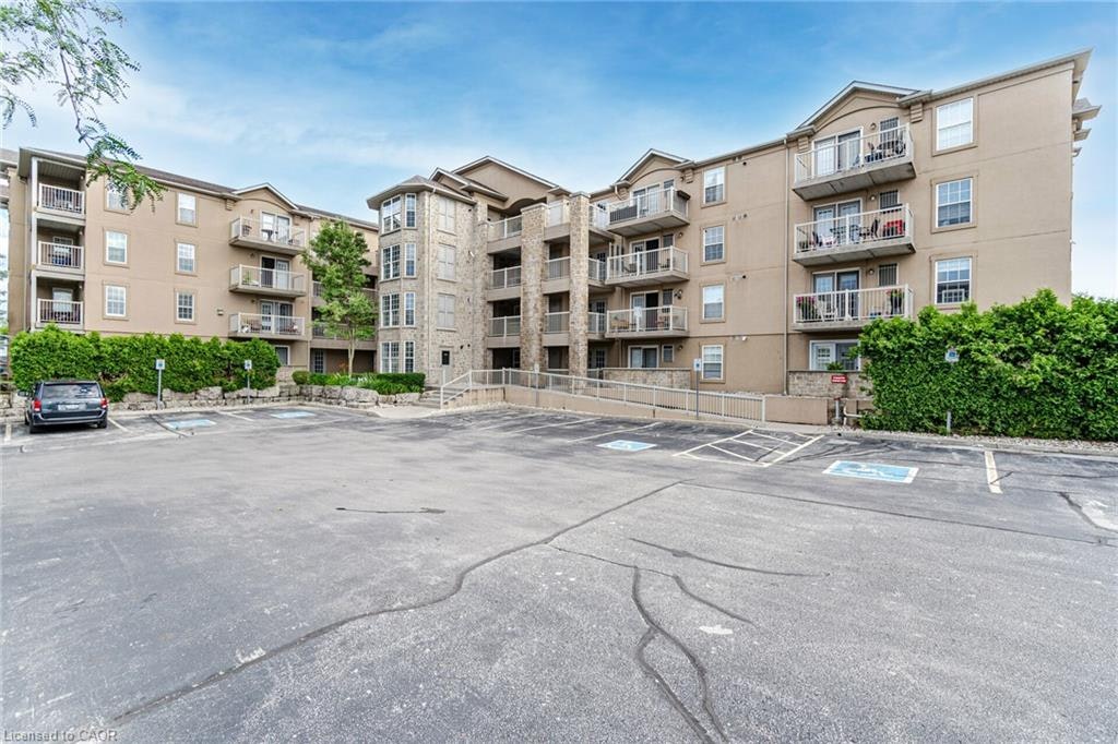 106-1820 Walker's Line, Burlington, ON, L7M 4V4