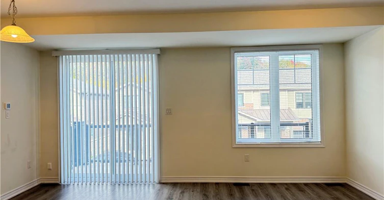 27-100 Hollywood Court, Cambridge, ON, N1R 0C5 - 2